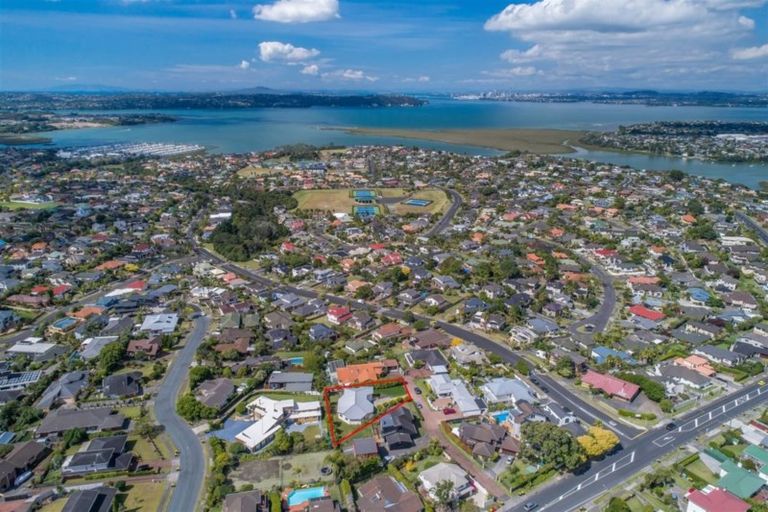 Photo of property in 28a Luckens Road, West Harbour, Auckland, 0618