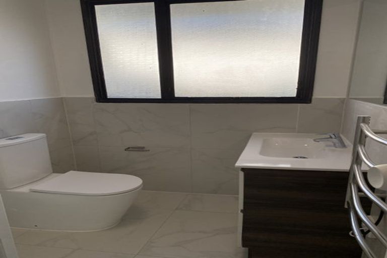 Photo of property in 36 Caribbean Drive, Unsworth Heights, Auckland, 0632