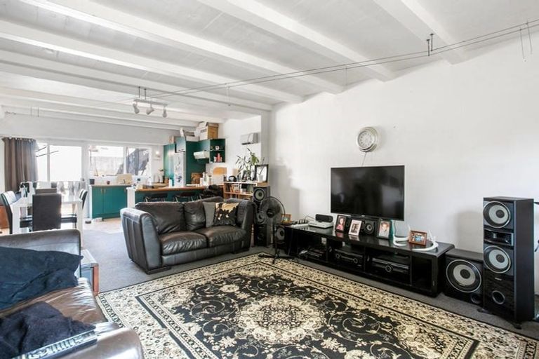 Photo of property in 8a Captain Scott Road, Glen Eden, Auckland, 0602