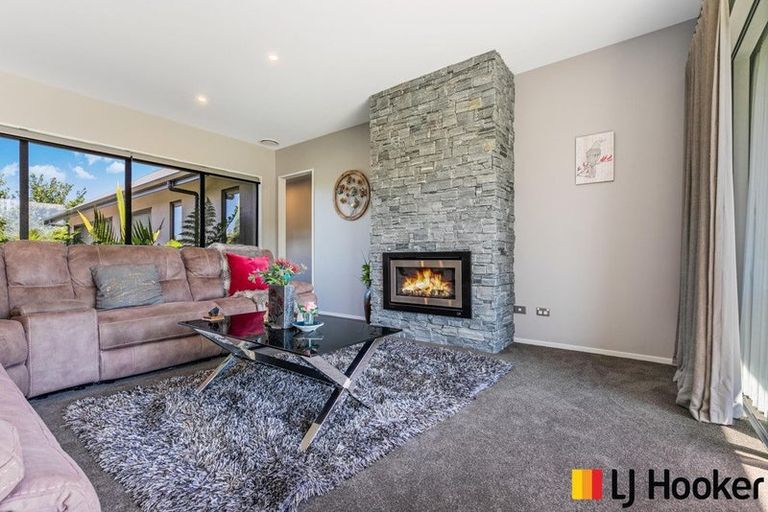 Photo of property in 98 Bushlake Way, Kingseat, Papakura, 2580