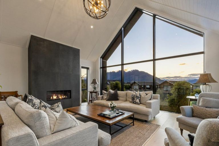 Photo of property in 1 Chimney Lane, Jacks Point, Queenstown, 9371
