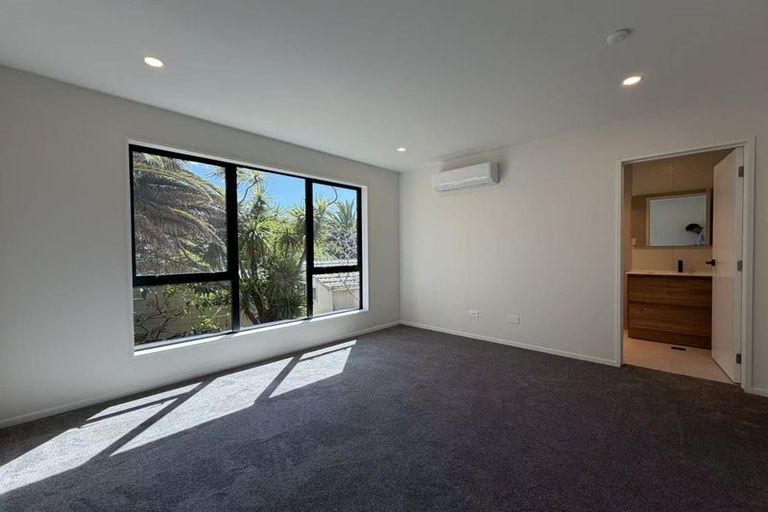 Photo of property in 140d Edgewater Drive, Pakuranga, Auckland, 2010