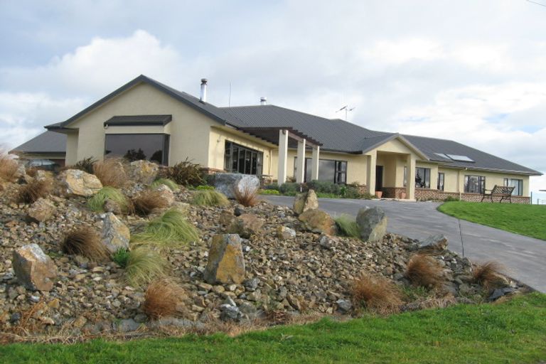 Photo of property in 61 Waicola Drive, Fitzherbert, Palmerston North, 4471