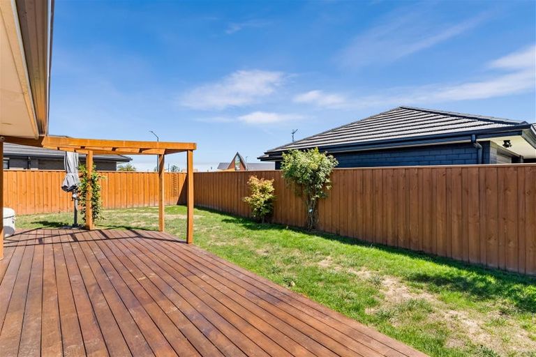 Photo of property in 3a Shillingford Boulevard, Rolleston, 7615