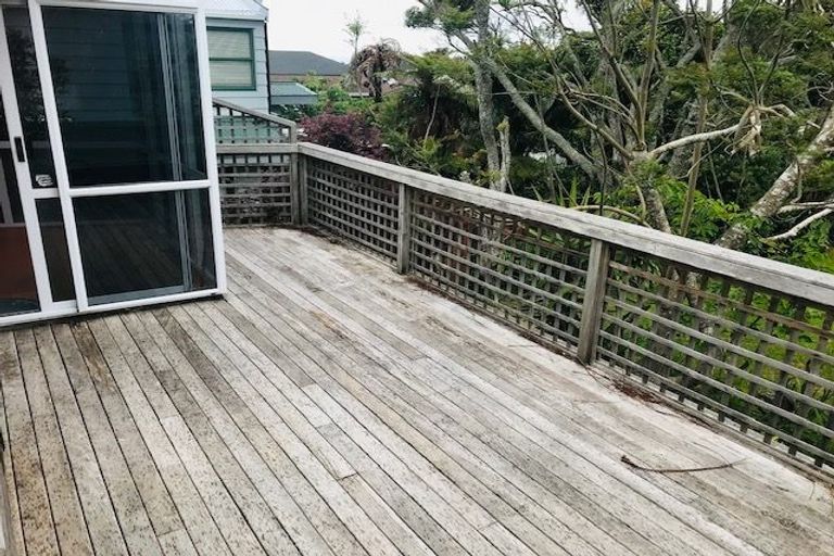 Photo of property in 314 East Coast Road, Forrest Hill, Auckland, 0620