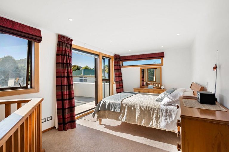 Photo of property in 37 Nicholson Road, Khandallah, Wellington, 6035