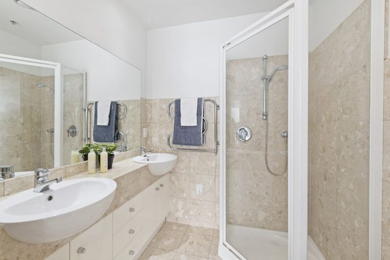 Photo of property in Mon Desir Apartments, 5/175h Hurstmere Road, Takapuna, Auckland, 0622