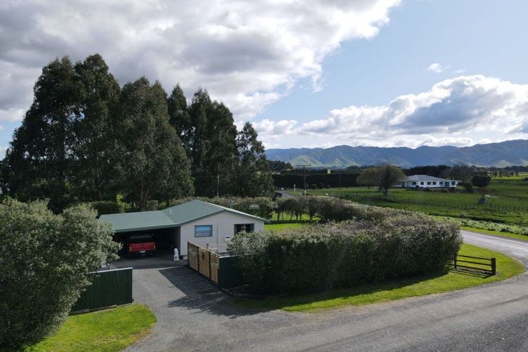 Photo of property in 341 Maharahara Road, Dannevirke, 4972