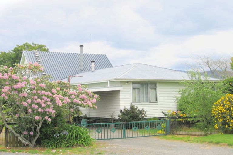 Photo of property in 16 Binnie Road, Katikati, 3129
