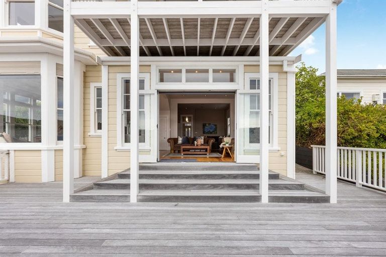 Photo of property in 17 Austin Street, Mount Victoria, Wellington, 6011