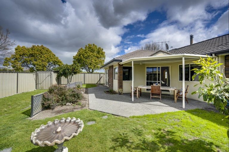 Photo of property in 19 Addington Place, Taradale, Napier, 4112