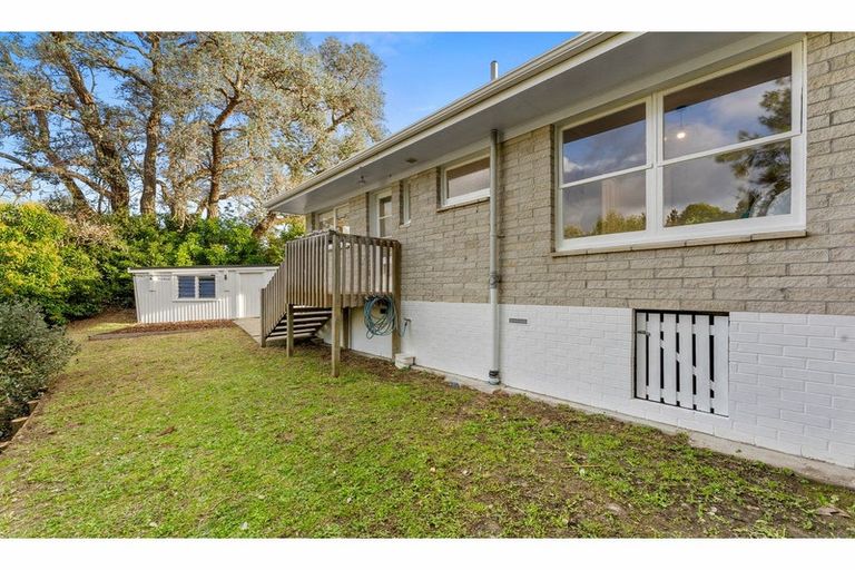 Photo of property in 2/13 Jonathan Place, Sunnynook, Auckland, 0620