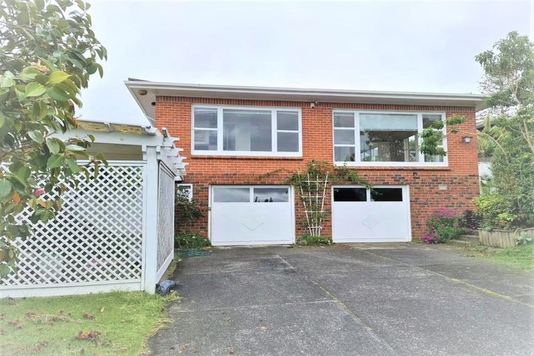 Photo of property in 3 Fowler Street, Northcote, Auckland, 0627
