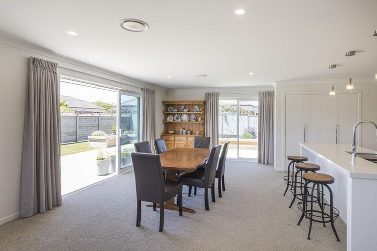 Photo of property in 2 Hydrangea Lane, Milson, Palmerston North, 4414