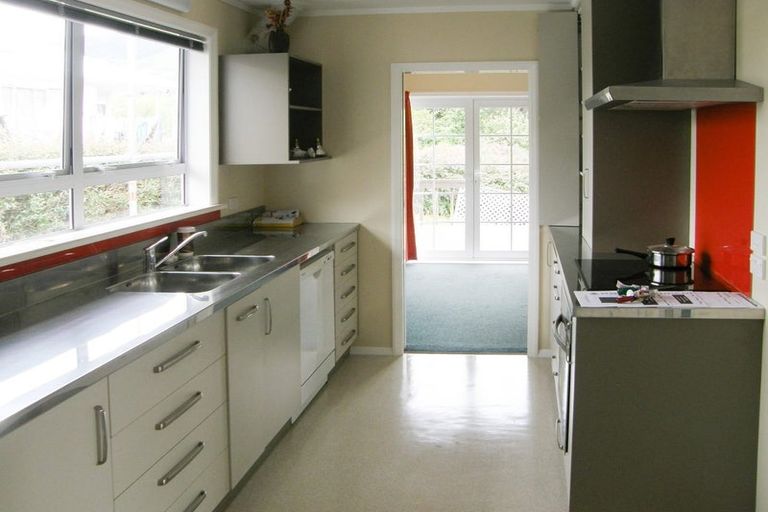 Photo of property in 37 Ranui Terrace, Tawa, Wellington, 5028