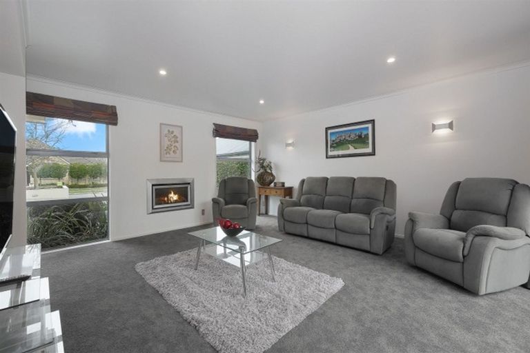 Photo of property in 5 Foresters Crescent, Parklands, Christchurch, 8083