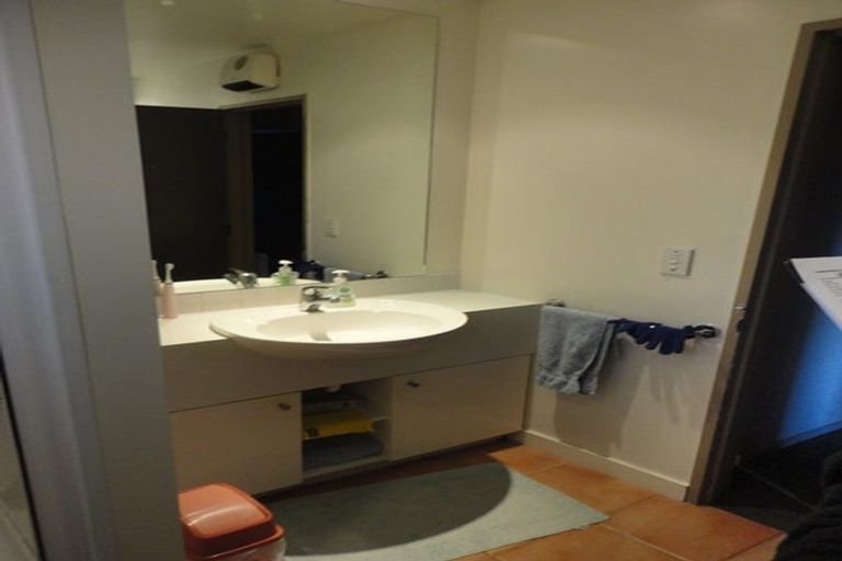 Photo of property in 15a Cameron Place, Fernhill, Queenstown, 9300