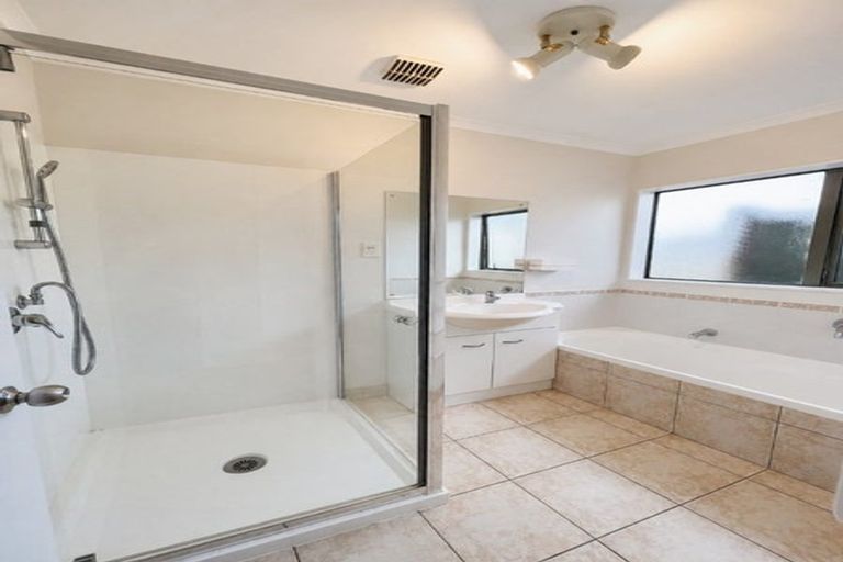 Photo of property in 48 Medvale Avenue, Flat Bush, Auckland, 2019