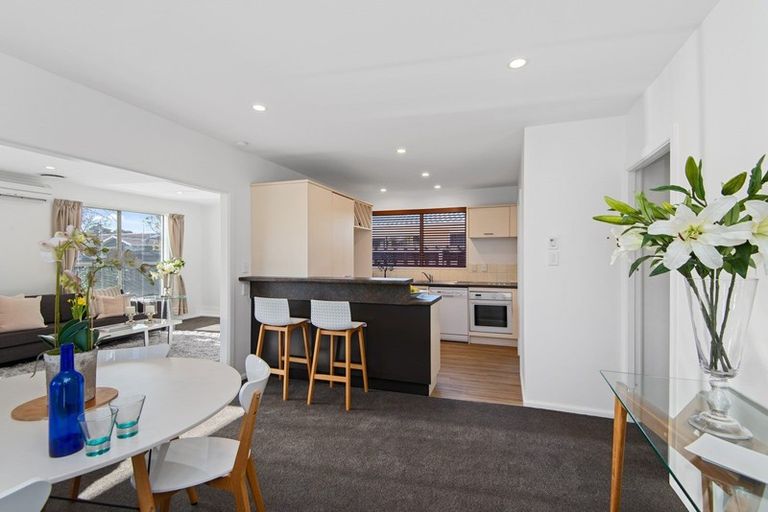 Photo of property in 43 Sarabande Avenue, Redwood, Christchurch, 8051