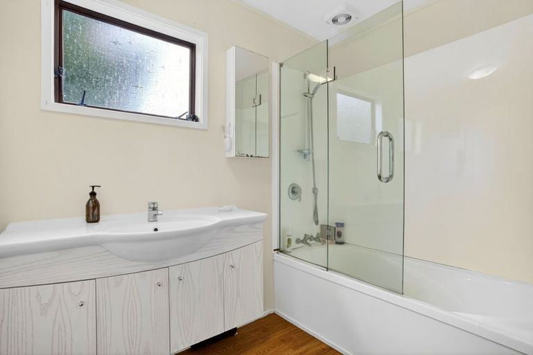 Photo of property in 2/39 Brunton Place, Glenfield, Auckland, 0629