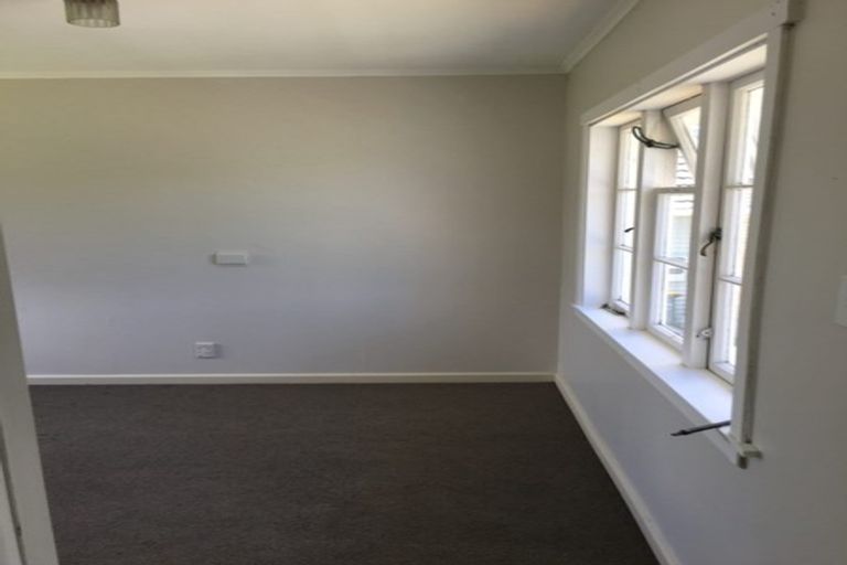 Photo of property in 11 Matipo Road, Mairangi Bay, Auckland, 0630