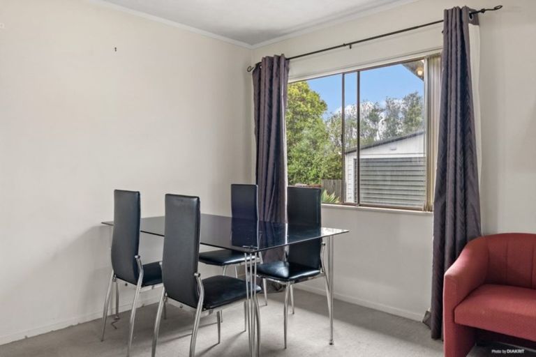 Photo of property in 1/30 Challen Close, Conifer Grove, Takanini, 2112