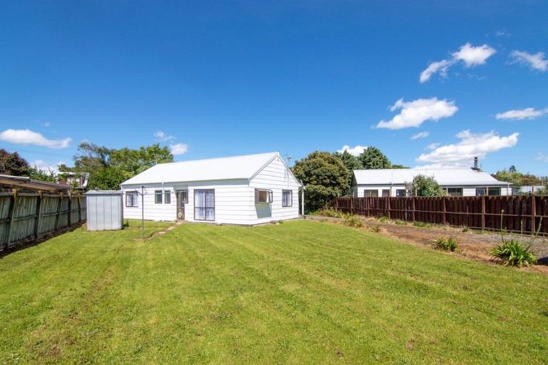 Photo of property in 14 Tawa Street, Tokomaru, Palmerston North, 4474