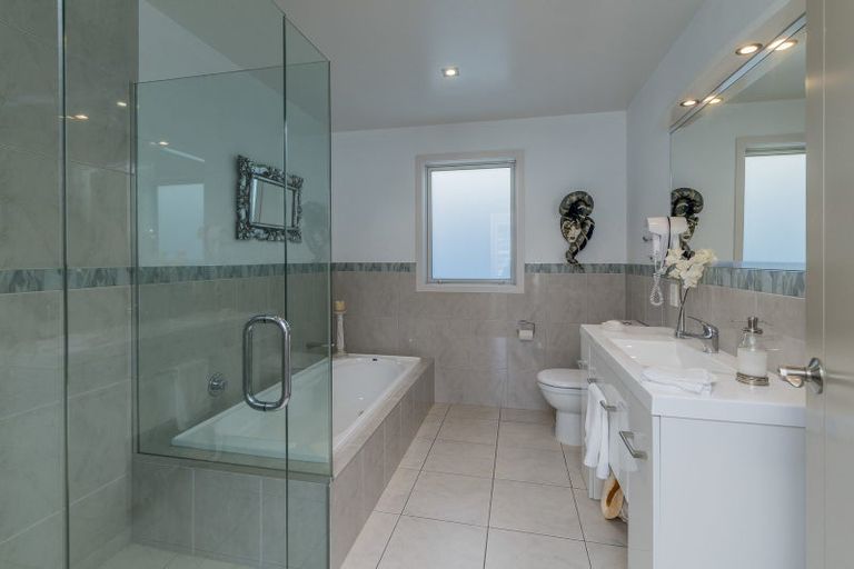 Photo of property in 78 Seaview Road, Paraparaumu Beach, Paraparaumu, 5032