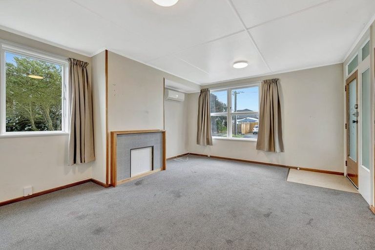 Photo of property in 21 Ealing Street, Redwood, Christchurch, 8051
