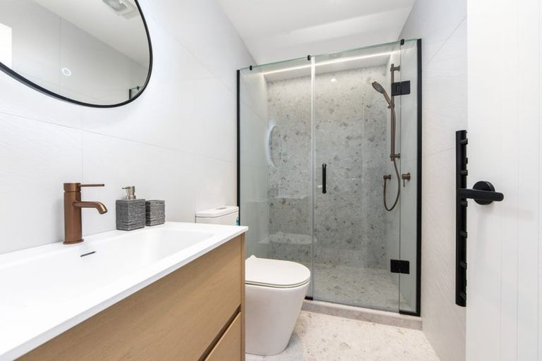 Photo of property in 4b Lyford Crescent, Sunnynook, Auckland, 0620