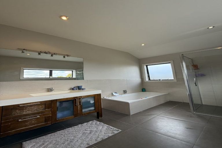 Photo of property in 99 Redoubt Road, Goodwood Heights, Auckland, 2105