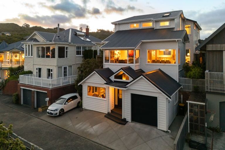 Photo of property in 52 Karepa Street, Brooklyn, Wellington, 6021