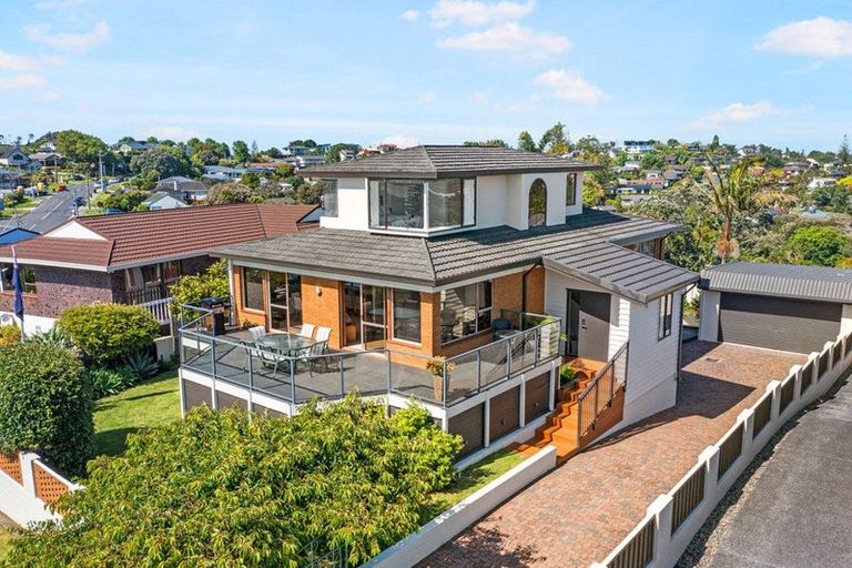 Photo of property in 8 Pounamu Place, Shelly Park, Auckland, 2014