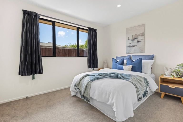 Photo of property in 15 Coolspring Way, Redwood, Christchurch, 8051