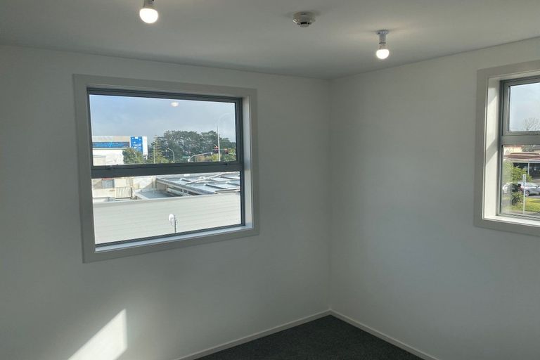 Photo of property in 8/270 Onewa Road, Birkenhead, Auckland, 0626