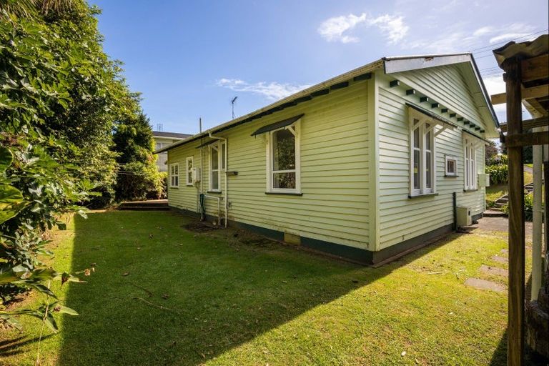 Photo of property in 6 Calvert Road, Moturoa, New Plymouth, 4310