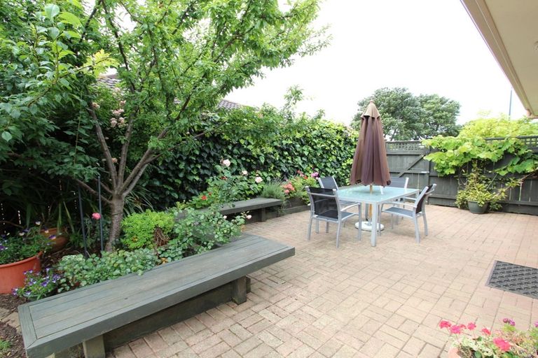 Photo of property in 23 Sandwick Drive, Weymouth, Auckland, 2103