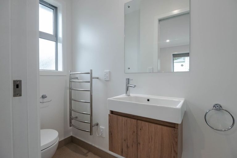 Photo of property in 27b Ranui Terrace, Tawa, Wellington, 5028