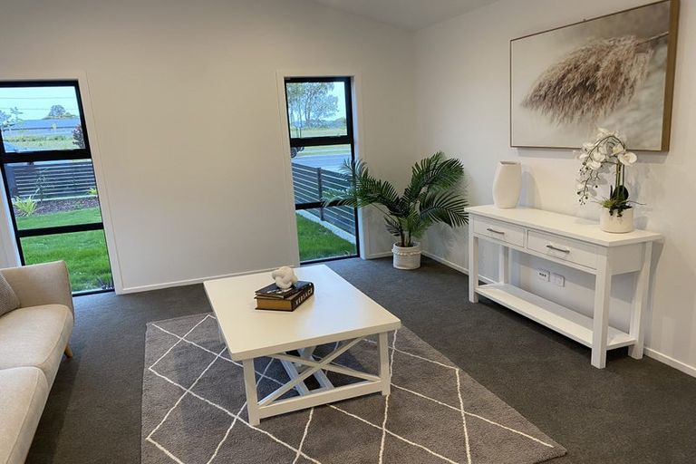 Photo of property in 14 Annie Aranui Drive, Poraiti, 4182