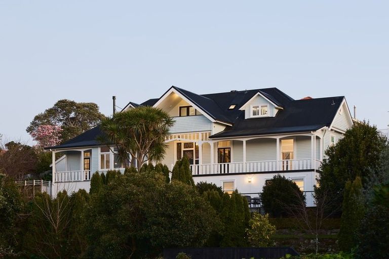 Photo of property in 10 Cobden Road, Bluff Hill, Napier, 4110