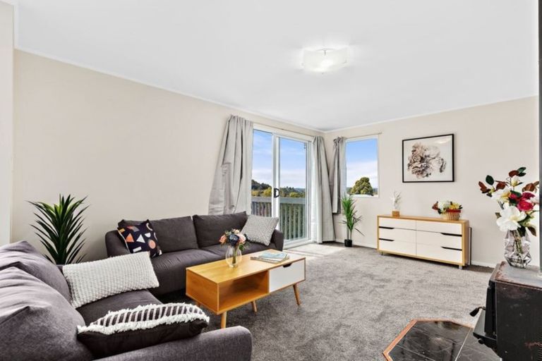 Photo of property in 24 Halloran Place, Massey, Auckland, 0614