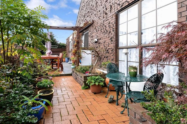 Photo of property in 8/47 Edmonton Road, Henderson, Auckland, 0612