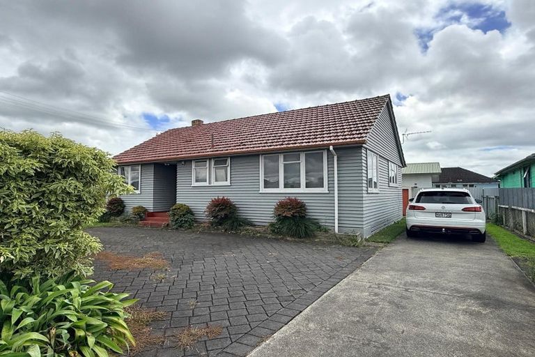 Photo of property in 2 Takahe Street, Frankton, Hamilton, 3204