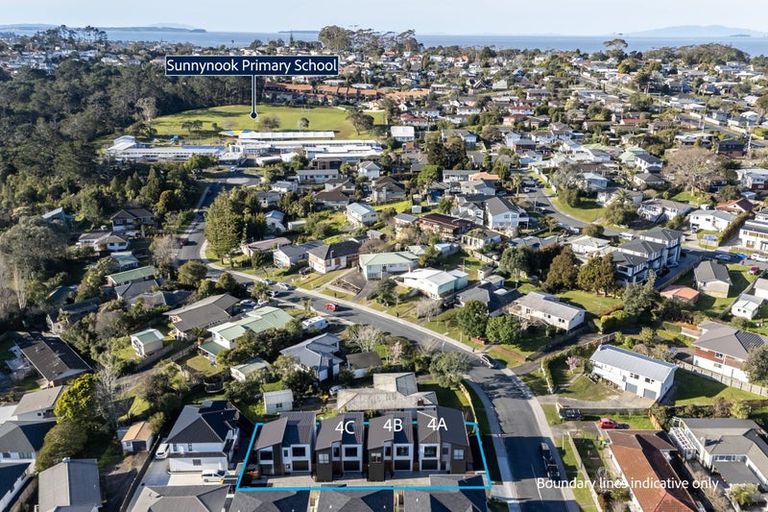 Photo of property in 4b Lyford Crescent, Sunnynook, Auckland, 0620