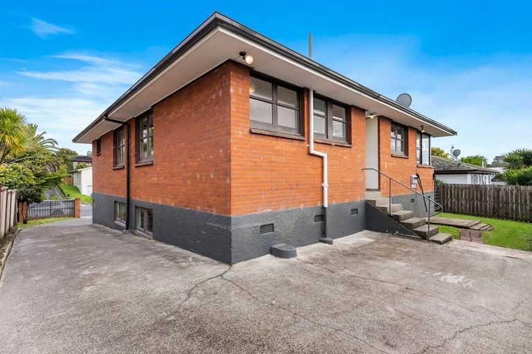 Photo of property in 120 Gossamer Drive, Pakuranga Heights, Auckland, 2010