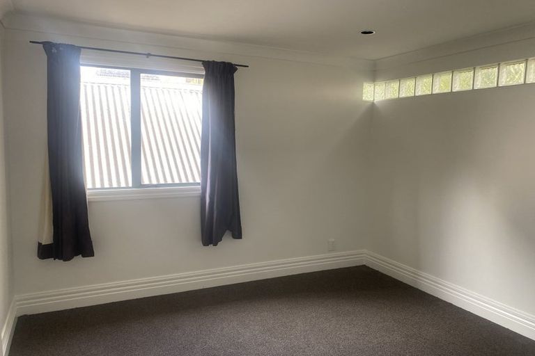 Photo of property in 28 Eccleston Hill, Thorndon, Wellington, 6011