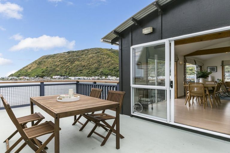 Photo of property in 32 Owhiro Bay Parade, Owhiro Bay, Wellington, 6023