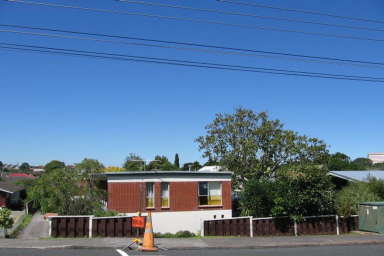 Photo of property in 2/8 Wolsley Avenue, Milford, Auckland, 0620