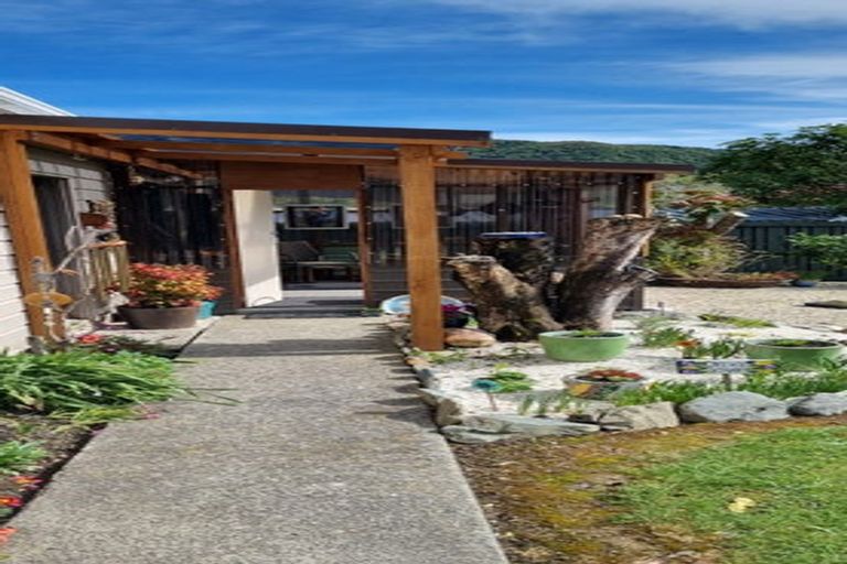 Photo of property in 57 Moana View Road, Waikawa, Picton, 7220