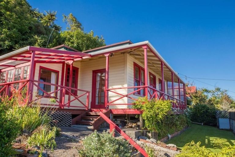 Photo of property in 1 Alexander Street, Greymouth, 7805